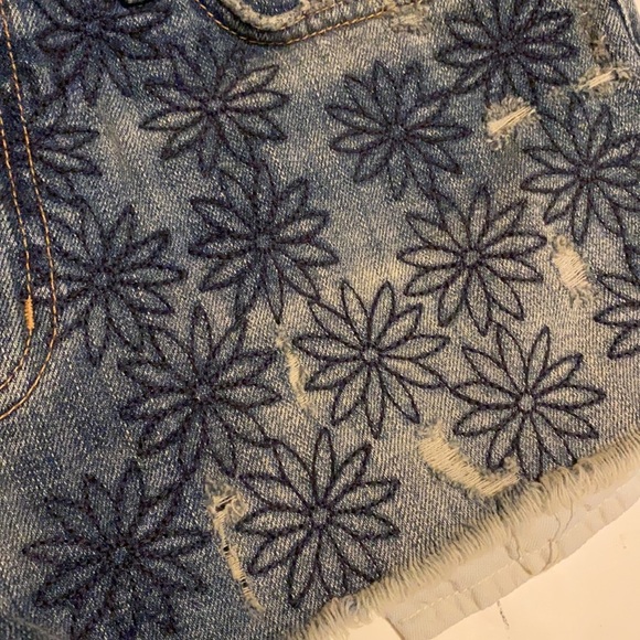 Current Elliott bf shorts - Picture 3 of 6